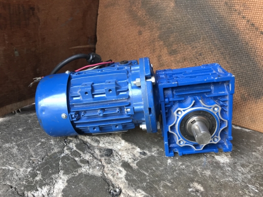 ขายมอเตอร์เกียร์เพลาสวม Motovario 1/4HP. 380V อัตราทด 1:100 สภาพสวยใหม่มาก พร้อมใช้งาน