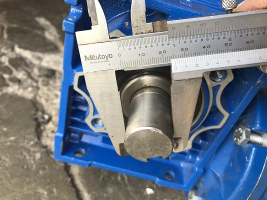 ขายมอเตอร์เกียร์เพลาสวม Motovario 1/4HP. 380V อัตราทด 1:100 สภาพสวยใหม่มาก พร้อมใช้งาน