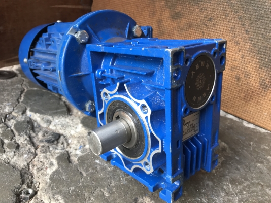 ขายมอเตอร์เกียร์เพลาสวม Motovario 1/4HP. 380V อัตราทด 1:100 สภาพสวยใหม่มาก พร้อมใช้งาน