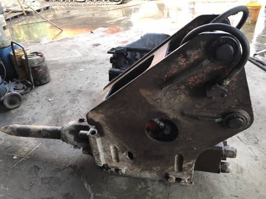 ขายรถแบคโฮ HITACIH ZX 120-1 ปี.56 พร้อมหัวกระแทก และลาย เอกสารใบแจ้งจำหน่าย สีสวยเดิมๆ ไฟฟ้าครบ ระบบเต็ม เอวมีขยับนิดหน่อย มูมฮาร์สวย ปุ้งกี้สวย แอร์เย็น ภายในเก๋งสวย เครื่องแน้น ปั้มแรง โซ้หนา แผ่นสภาพ 90\% เฟรมสวย รถทำงานเร็วหายห่วง สนใจรีบจองด่วน 081-35