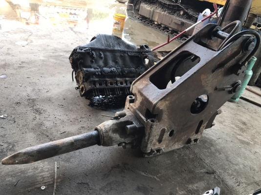 ขายรถแบคโฮ HITACIH ZX 120-1 ปี.56 พร้อมหัวกระแทก และลาย เอกสารใบแจ้งจำหน่าย สีสวยเดิมๆ ไฟฟ้าครบ ระบบเต็ม เอวมีขยับนิดหน่อย มูมฮาร์สวย ปุ้งกี้สวย แอร์เย็น ภายในเก๋งสวย เครื่องแน้น ปั้มแรง โซ้หนา แผ่นสภาพ 90\% เฟรมสวย รถทำงานเร็วหายห่วง สนใจรีบจองด่วน 081-35