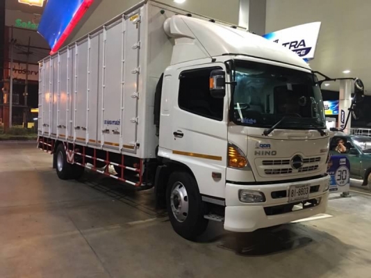 ขาย 895,000 รถ 6 ล้อ ตู้แห้ง 10 บาน HINO MEGA ปี 48 เครื่อง 220 แรง หัวบาง ยางดี คัชซีสวย รถสวยพร้อมใช้ รถอยู่ กทม. 090-772-3710 090-772-3708