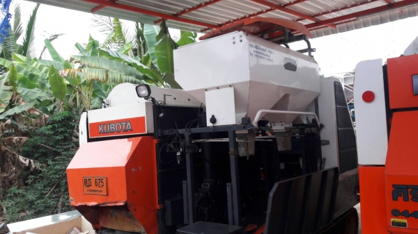 ขายรถเกี่ยว DC 68 รองกระสอบ