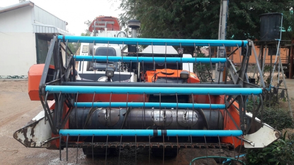 ขายรถเกี่ยว DC 68 รองกระสอบ