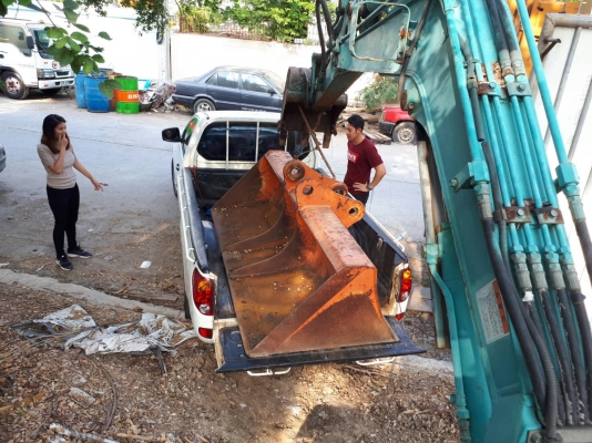 tractor-backhoe ส่งบุ้งกี๋ ปรับแต่งดินใส่รถขุด PC200 ไปสนามบินอู่ตะเภา ขอบคุณมากครับ ท่านใดสนใจโทร 0