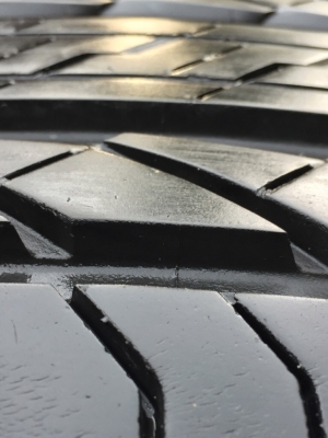 ยาง Bridgestone 265 65 17 สิ้นปี16 ดอกเต็ม ไม่มีปะ เนื้อนิ่มๆ ใช้ยาว ราคาไม่แพง