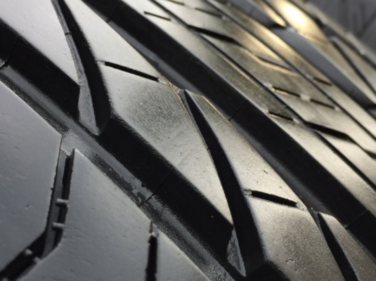 ยาง Bridgestone 265 65 17 สิ้นปี16 ดอกเต็ม ไม่มีปะ เนื้อนิ่มๆ ใช้ยาว ราคาไม่แพง