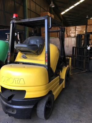 +++ ขายโฟล์คลิฟท์  TOYOTA 6FD25  ขนาด 2.5  ตัน  เครื่องยนต์ดีเซล  เสา 3  เมตร  เกียร์ออโตเมติค  ยางตันครับ