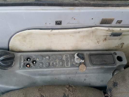 ขอบคุณลูกค้าจาก จ.เชียงราย ซื้อขายและจัดส่งเรียบร้อยแล้ว รถแบคโฮ KOBELCO SK100 MARK5 SUPER รถเก่านอกพึ่งนำเข้ามา ยังไม่เคยใช้งานในไทย ไฟฟ้าครบ มีลายแย็ก เครื่องดี ปั๊มแรง โซ่หนา เอวแน่น พร้อมใช้งาน มีเอกสารใบอินวอยซ์ ชุดจดทะเบียน มี VDO การทำงานให้ชม