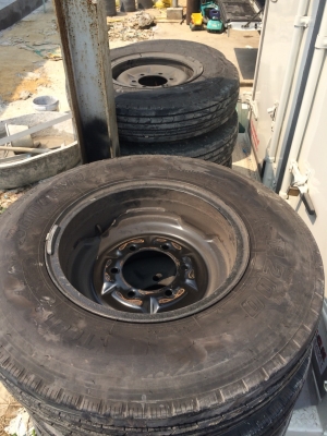 ยางพร้อมกะทะบรีสโตน 700 R 16 ล้อ6รูมี 20เส้น ถอดจากรถป้ายแดงวิ่ง100กม. ยางพร้อมกะทะบรีสโตน 700 R 16 ล้อ6รูมี 20เส้น ถอดจากรถป้ายแดงวิ่ง100กม.