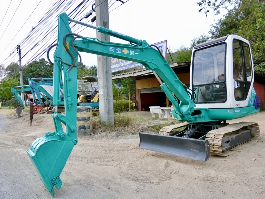 KOMATSU 30-7 ขนาดPC-30 <มีลายหัวแย๊ก>รถเก่านอกแท้<มีVDOให้ชม>☎️ติดต่อ 085-5632278 <ราคาต่อรองได้>