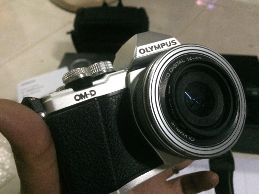 ขายครับของหลานย้ายค่าย Olympus OMD EM10 MARK II + เลนส์ 14-42 ประกันเหลือ 2 ปี ชัตเตอร์กดไปไม่ถึงพัน
