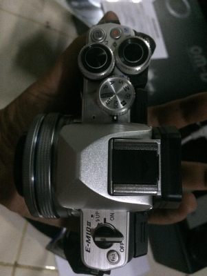 ขายครับของหลานย้ายค่าย Olympus OMD EM10 MARK II + เลนส์ 14-42 ประกันเหลือ 2 ปี ชัตเตอร์กดไปไม่ถึงพัน