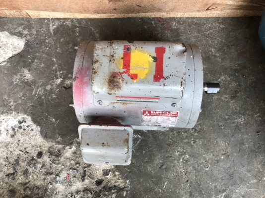 ขายมอเตอร์ไฟฟ้า Mitsubishi 1HP. 220V รุ่น SCL-KR สภาพสวยเดิมๆ หมุนนิ่ม พร้อมใช้งาน ราคา 2,500 บาท พร้อมส่ง