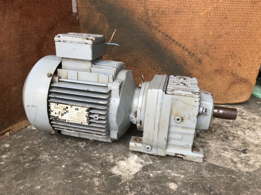 ขายมอเตอร์เกียร์ SEW eurodrive 2HP. 380V อัตราทด 1:5.6 เพลาออกประมาณ 249รอบต่อนาที สภาพสวย หมุนนิ่ม พร้อมใช้งาน ราคา 5,200 บาท