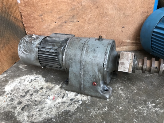 ขายมอเตอร์เกียร์ SEW eurodrive 1/2HP. 380V มีระบบเบรคในตัว อัตราทด 1:69 เพลาออกประมาณ 20รอบต่อนาที สภาพสวย หมุนนิ่ม พร้อมใช้งาน ราคา 3,400 บาท
