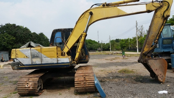 KOBELCO SK 120MACK III ไฟฟ้าตัด รถทำงานอยู๋