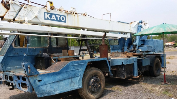 เครน6ล้อขนาด11ตัน KATO บูม2ชัก3ปลอก รถทำงานอยู่ เล่มทะเบียน