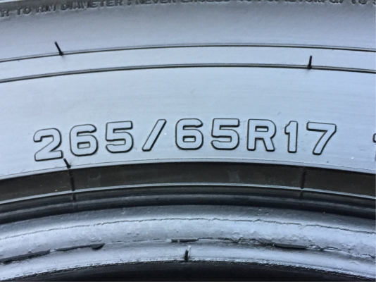 ยาง Dunlop 265 65 17 ปี16 ดอกเต็ม ไม่มีปะ เนื้อนิ่มๆ ใช้ยาว ราคาไม่แพง