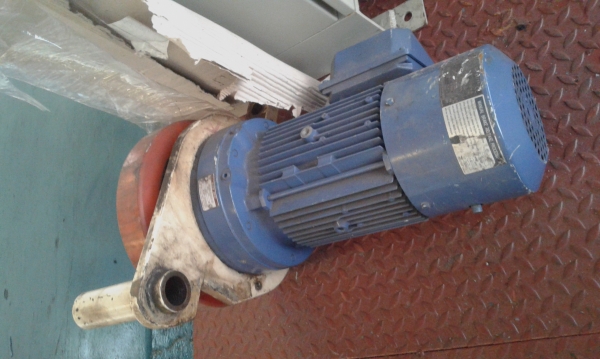 มอเตอร์เกียร์ 3 แรงขาตั้ง.หน้าแปลน ต่อใช้ไฟบ้านได้ สภาพใหม่เก่าเก็บคับ