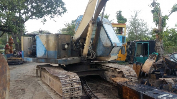 ขายรถแมคโคร KOMATSU 120-2 ลอนเลอร์7ลูก