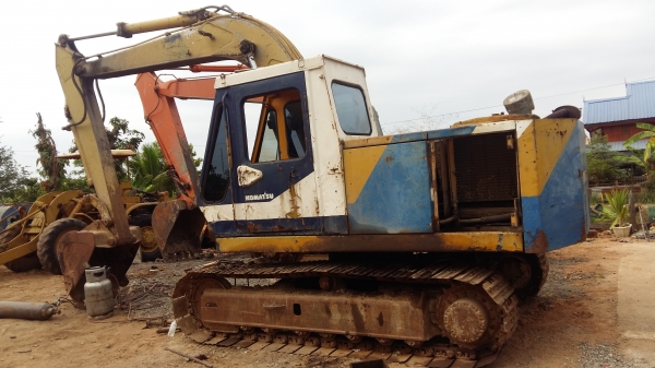 ขายรถแมคโคร KOMATSU 120-2 ลอนเลอร์7ลูก