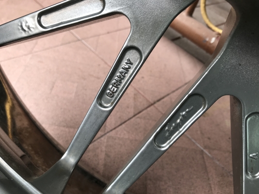 ล้อเเท้ BREYTON ขอบ20หน้า9ครึ่งออฟ17หลัง10ครึ่งออฟ26สีเดิมๆยุ่น5รู120 ล้อเเท้ BREYTON ขอบ20หน้า9ครึ่งออฟ17หลัง10ครึ่งออฟ26สีเดิมๆยุ่น5รู120