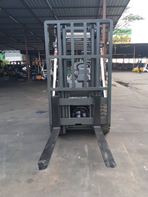 รถยกนิสสัน 3 ตัน เสาาสูง 3 เมตร เกียร์ธรรมดา เครื่องดีเซล