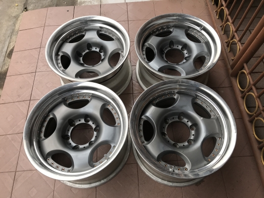 ล้อเเท้ BRADLEY ขอบ16กว้าง8ครึ่งอ๊อฟลบ8เก่านอกสภาพตามรูปเดิมๆไม่มีเก็บงานใดๆสิ้น