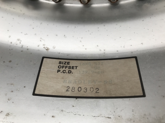 ล้อเเท้ BRADLEY ขอบ16กว้าง8ครึ่งอ๊อฟลบ8เก่านอกสภาพตามรูปเดิมๆไม่มีเก็บงานใดๆสิ้น