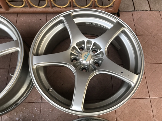 ล้อเเท้ ENKEI RP03 18กว้าง8อ๊อฟ40สีเดิมๆไม่มีซ่อมหรือเก็บงานใดๆทั้งสิ้นล้อเบาๆครับ