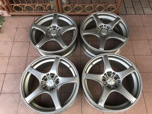 ล้อเเท้ ENKEI RP03 18กว้าง8อ๊อฟ40สีเดิมๆไม่มีซ่อมหรือเก็บงานใดๆทั้งสิ้นล้อเบาๆครับ