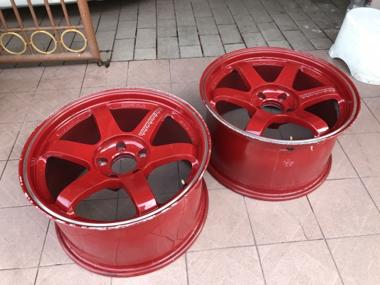 ล้อเเท้ TE37 ขอบ17กว้าง9ครึ่งอ๊อฟ25เก่ายุ่นสีเดิมๆเบียดขอบตามรูปไม่มีซ่อมหรือเก็บงานใดๆทั้งสิ้น