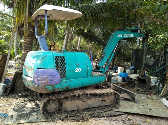 KOMATSU pc20-7Eคอนโทรนน้ำมัน  ราคาต่อรอง  ปั้มไม่แรง1ช่อง