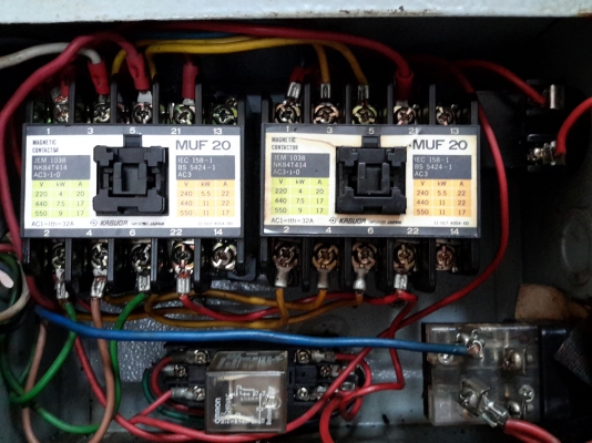 ชุดควบคุ้มการกลับทางหมุนมอเตอร์ 3 เฟส