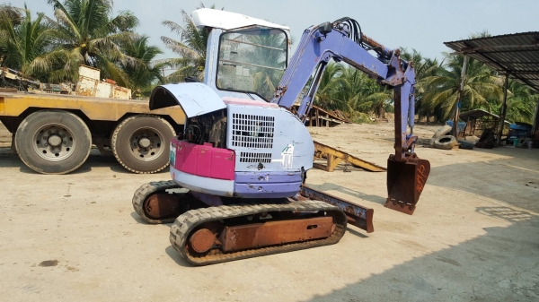 ขายรถขุดขนาดเล็ก  ยี่ห้อ KOMATSUรุ่น    PC28UU2 E สภาพเดิมๆเก่านอก/แทรคยาง ใช้งานได้จริงขายราคาถูก สนใจ089-2619445