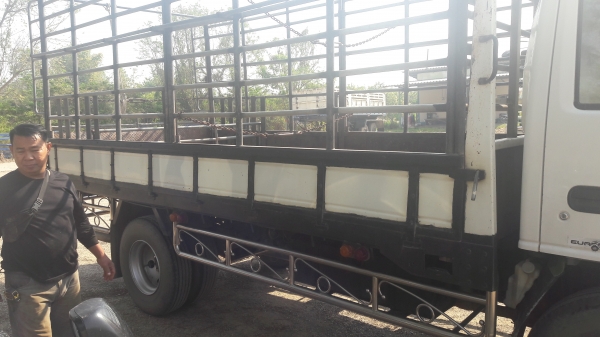 ขายกะบะคาร์โก้พร้อมคอกเหล็กสวยๆ ยาว4.3เมตร คัชชี75เซน ถอดออกจากNPR130 ไม้ตรงหน้า4&times;4 สวยไม่มีผุ