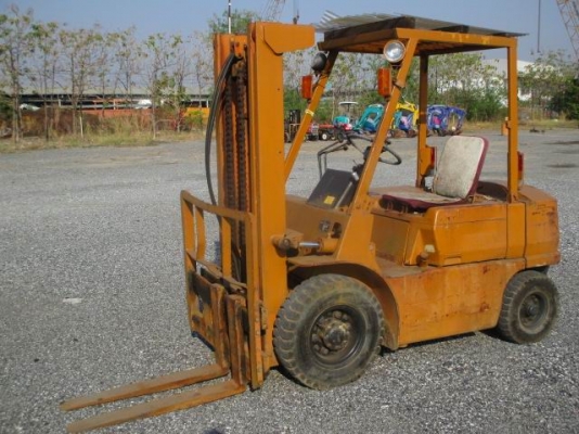 ขายรถยก ขนาด  2.5 ตัน เชื้อเพลิงดีเซล  ยี่ห้อ MITSUBISHI รุ่น  FD25 เก่านอกใช้งานได้ดีขายราคาถูกสนใจดูสินค้า 089-2619445