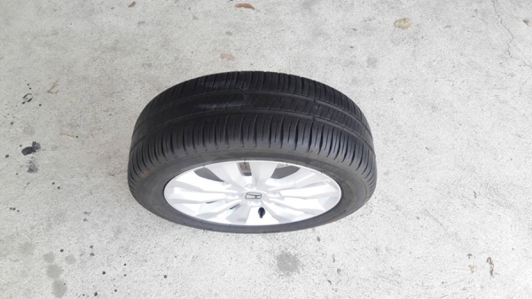 ขายล้อHONDA CITY ขอบ15 ยางปี15  4ล้อ