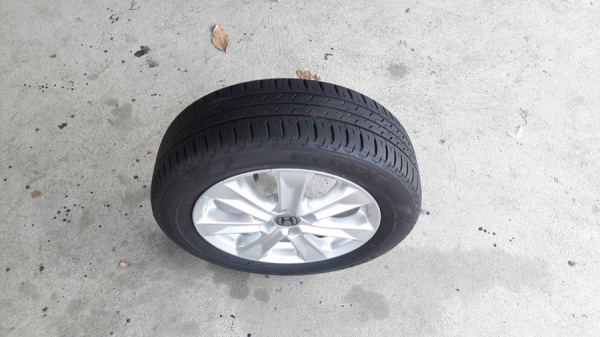 ขายล้อHONDA Jazz Hybrid ขอบ15 ยางปี16  4ล้อ