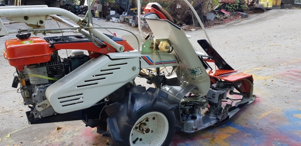 รถเกี่ยวข้าวมัดทิ้ง ด้ครับ id 0819170852