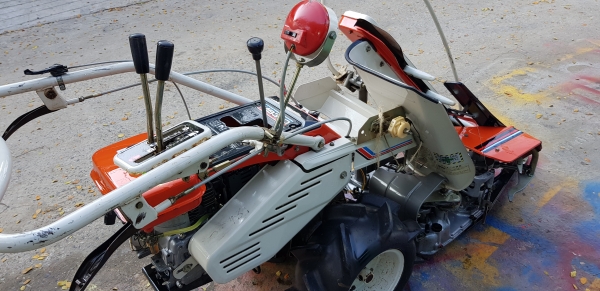 รถเกี่ยวข้าวมัดทิ้ง ด้ครับ id 0819170852