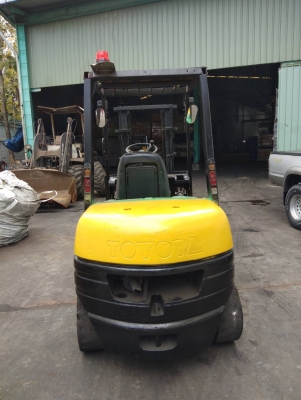 +++ ขายโฟล์คลิฟท์   TOYOTA 6FD30  ขนาด  3  ตัน  เครื่องยนต์ดีเซล  เสา 3  เมตร  เกียร์ออโตเมติค  ยางตันครับ