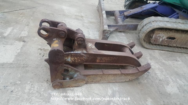 FROM JAPAN ตัวคีบปากหนีบไม้ *FURUKAWAสำหรับรถขุดไซค์ 40,45,50,55 /สวมบูทสลัก 45 มิล /ราคาเพียง 29,000 บาท สนใจติดต่อ 0819337688