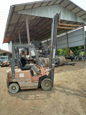 ขายด่วนโฟล์คลิฟนิสสันออโต้เบนซิลเสาคู่สูง3เมตร1ตันครึ่งไม่แน่ใจเพราะไม่มีเพสพร้อมใช้