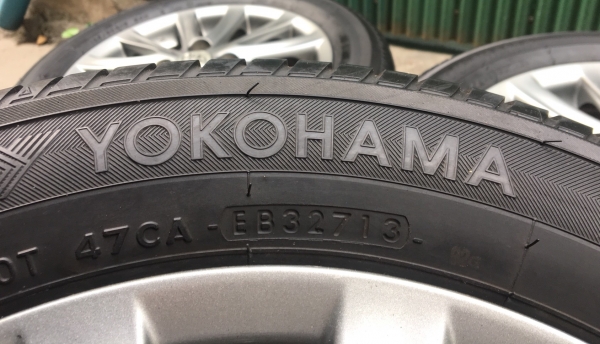 ล้อแม็ก Toyota Vios 12 ก้าน ขอบ 15 สีเทาดำ พร้อมยาง 185-60-15 Yokohama ปี 13