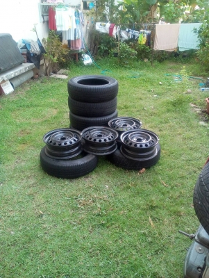 ล้ออะไหล่ รถเก๋ง รถลาก รถเข็น ยาง185/60R15 และ 175/65R15 กะทะล้อ ขอบ15 หรือ ขอบ 14 ก็มี ขนาด 4 รู 10