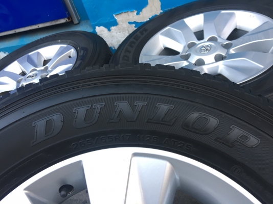 ล้อแม็ก Toyota Revo ขอบ17 พร้อมยาง Dunlop 265-65-17 ปี 17 ดอกเต็มๆ มีตุ่มลาง