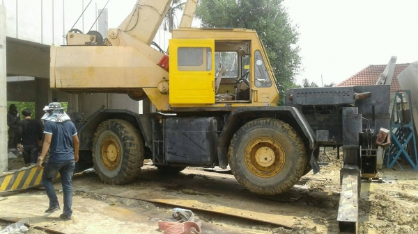 ขายรถเครน TADANO M3 25 ตัน