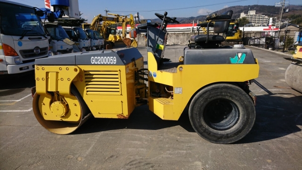 รถบด 4 ตัน หน้าเหล็กหลังยาง Komatsu JV40CW-5EO นำเข้าจากต่างประเทศ โทร 089-7945153 ใหม่ค่ะ